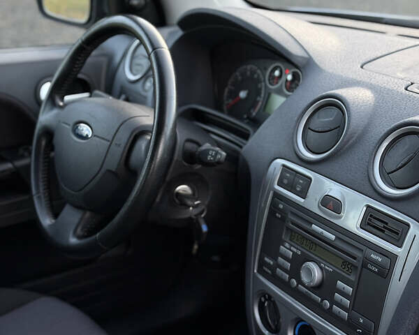 Серый Форд Фьюжн, объемом двигателя 1.4 л и пробегом 141 тыс. км за 5550 $, фото 14 на Automoto.ua