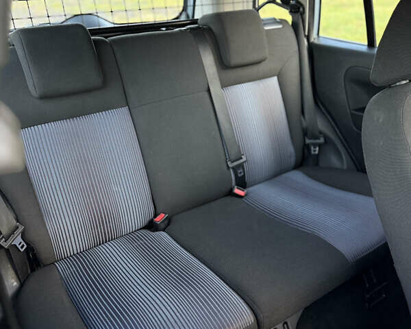 Серый Форд Фьюжн, объемом двигателя 1.4 л и пробегом 141 тыс. км за 5550 $, фото 12 на Automoto.ua