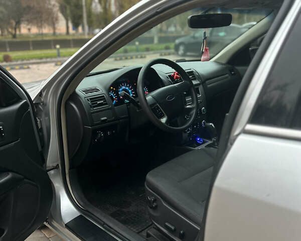 Серый Форд Фьюжн, объемом двигателя 2.49 л и пробегом 217 тыс. км за 7000 $, фото 11 на Automoto.ua