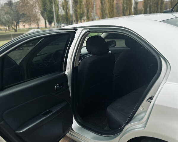 Серый Форд Фьюжн, объемом двигателя 2.49 л и пробегом 217 тыс. км за 7000 $, фото 13 на Automoto.ua