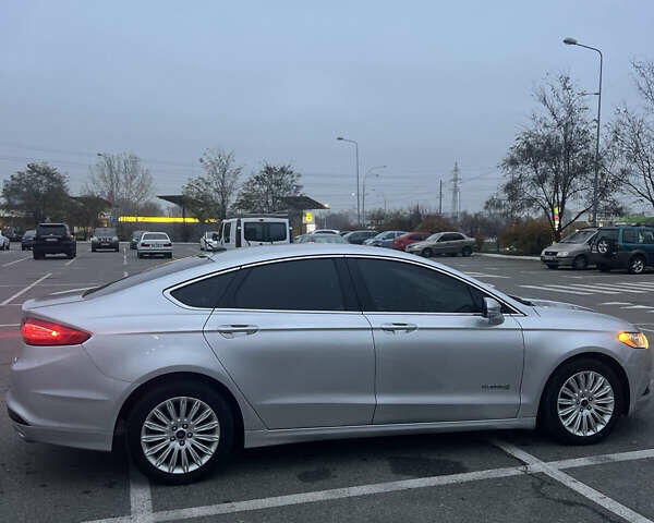 Серый Форд Фьюжн, объемом двигателя 0 л и пробегом 181 тыс. км за 11400 $, фото 7 на Automoto.ua