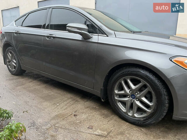 Серый Форд Фьюжн, объемом двигателя 2.49 л и пробегом 195 тыс. км за 9200 $, фото 5 на Automoto.ua