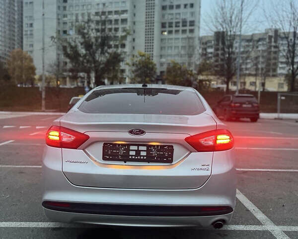 Серый Форд Фьюжн, объемом двигателя 0 л и пробегом 181 тыс. км за 11400 $, фото 9 на Automoto.ua