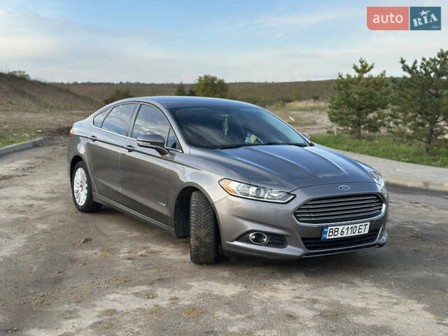 Серый Форд Фьюжн, объемом двигателя 2 л и пробегом 244 тыс. км за 9999 $, фото 3 на Automoto.ua