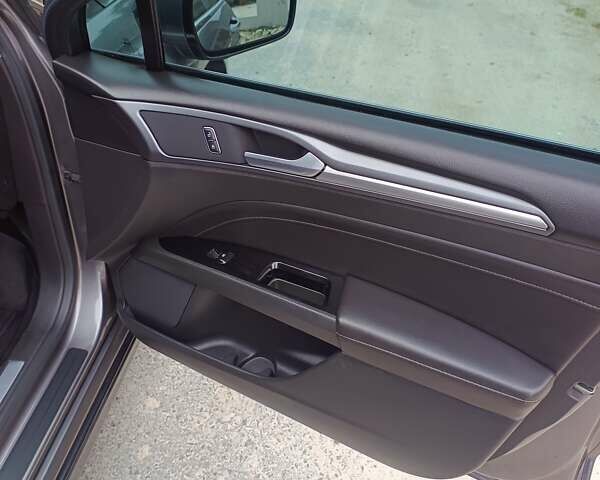 Сірий Форд Фьюжен, об'ємом двигуна 2 л та пробігом 231 тис. км за 10900 $, фото 31 на Automoto.ua