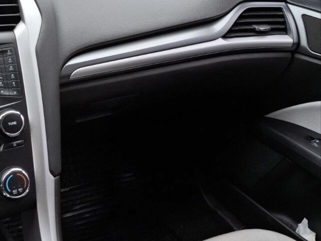 Сірий Форд Фьюжен, об'ємом двигуна 2.5 л та пробігом 198 тис. км за 9800 $, фото 7 на Automoto.ua