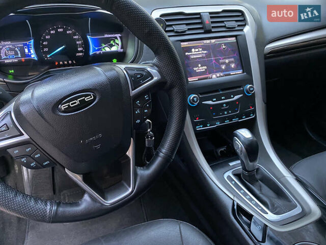 Сірий Форд Фьюжен, об'ємом двигуна 2 л та пробігом 220 тис. км за 12700 $, фото 17 на Automoto.ua