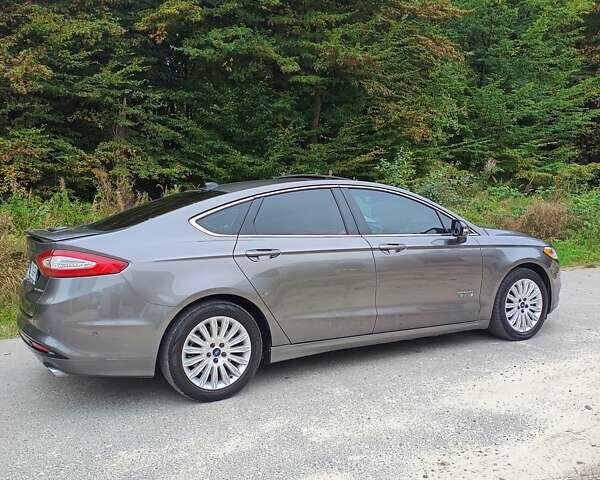 Сірий Форд Фьюжен, об'ємом двигуна 2 л та пробігом 231 тис. км за 10900 $, фото 4 на Automoto.ua