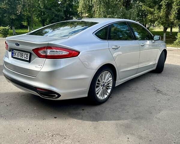 Форд Фьюжн 2013 в Дубно на Automoto.ua Серый Форд Фьюжн, объемом двигателя 2 л и пробегом 190 тыс. км за 8500 $, фото 3 на Automoto.ua