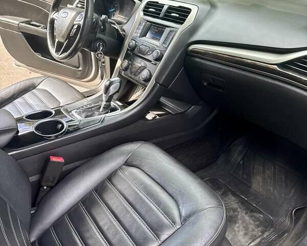 Форд Фьюжн 2013 в Дубно на Automoto.ua Серый Форд Фьюжн, объемом двигателя 2 л и пробегом 190 тыс. км за 8500 $, фото 12 на Automoto.ua