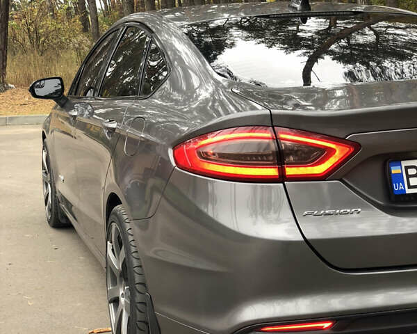 Сірий Форд Фьюжен, об'ємом двигуна 2 л та пробігом 220 тис. км за 12700 $, фото 4 на Automoto.ua