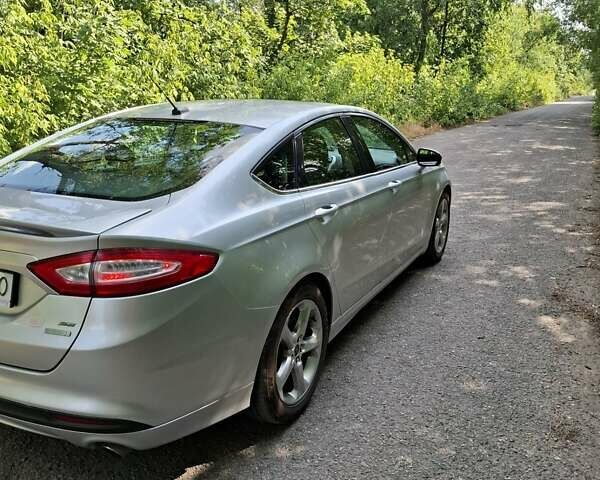 Сірий Форд Фьюжен, об'ємом двигуна 1.6 л та пробігом 201 тис. км за 9300 $, фото 3 на Automoto.ua