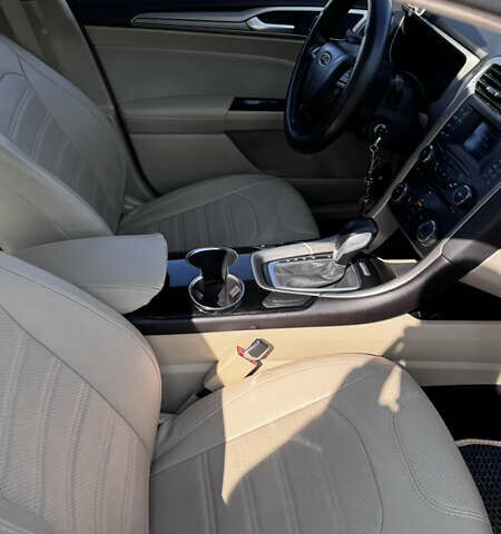 Сірий Форд Фьюжен, об'ємом двигуна 2.4 л та пробігом 200 тис. км за 9000 $, фото 4 на Automoto.ua