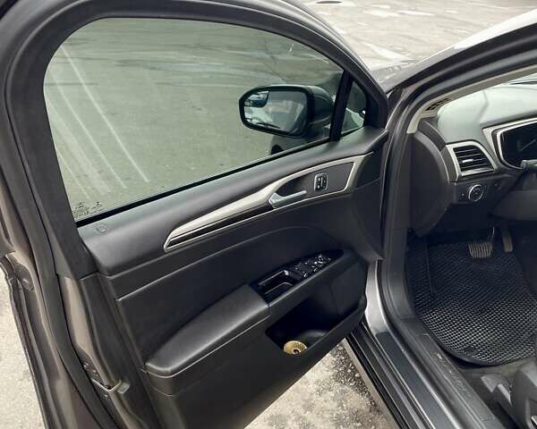 Сірий Форд Фьюжен, об'ємом двигуна 2 л та пробігом 158 тис. км за 10900 $, фото 9 на Automoto.ua