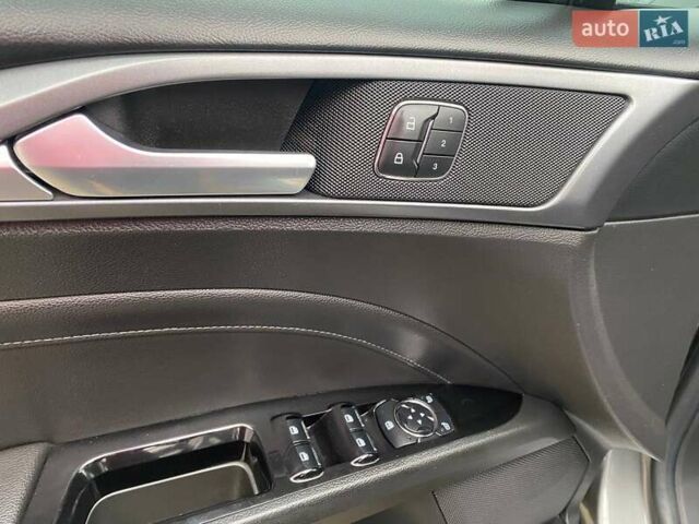 Серый Форд Фьюжн, объемом двигателя 2 л и пробегом 231 тыс. км за 11500 $, фото 12 на Automoto.ua