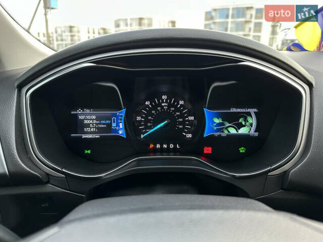 Серый Форд Фьюжн, объемом двигателя 2 л и пробегом 244 тыс. км за 9999 $, фото 26 на Automoto.ua