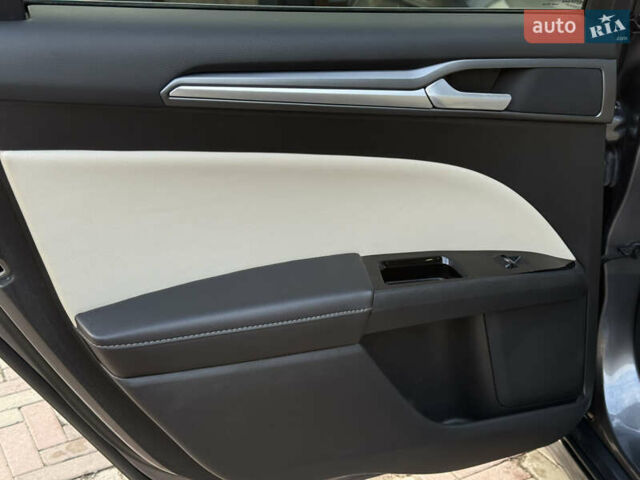 Серый Форд Фьюжн, объемом двигателя 2 л и пробегом 104 тыс. км за 10800 $, фото 28 на Automoto.ua