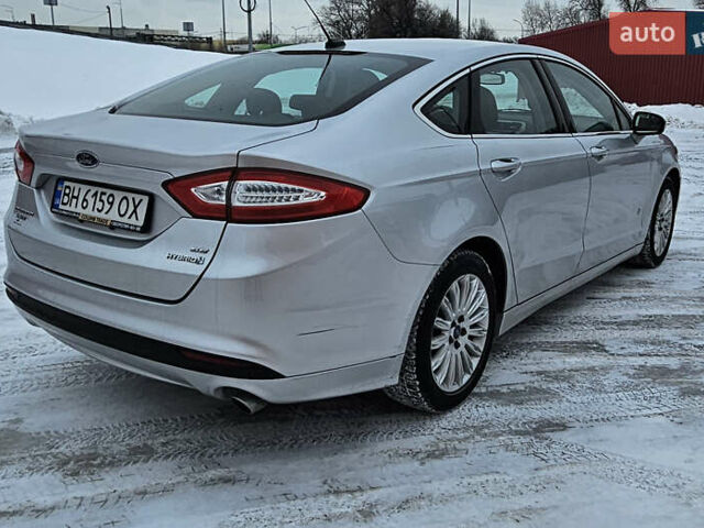 Сірий Форд Фьюжен, об'ємом двигуна 2 л та пробігом 223 тис. км за 9500 $, фото 4 на Automoto.ua