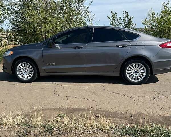 Серый Форд Фьюжн, объемом двигателя 2 л и пробегом 245 тыс. км за 10500 $, фото 6 на Automoto.ua