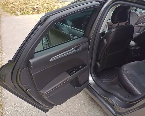 Сірий Форд Фьюжен, об'ємом двигуна 2 л та пробігом 231 тис. км за 10900 $, фото 38 на Automoto.ua