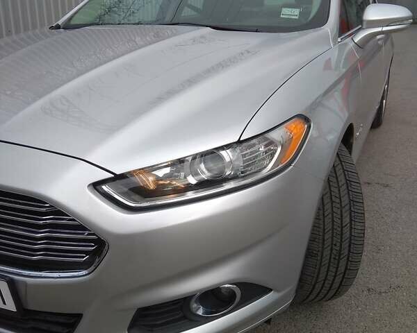 Сірий Форд Фьюжен, об'ємом двигуна 2 л та пробігом 88 тис. км за 11000 $, фото 3 на Automoto.ua