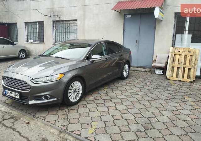 Серый Форд Фьюжн, объемом двигателя 2 л и пробегом 173 тыс. км за 9000 $, фото 6 на Automoto.ua