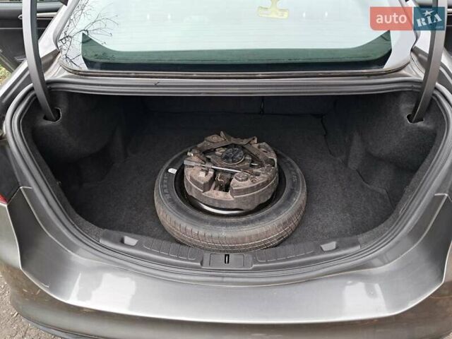 Серый Форд Фьюжн, объемом двигателя 1.6 л и пробегом 198 тыс. км за 8300 $, фото 13 на Automoto.ua