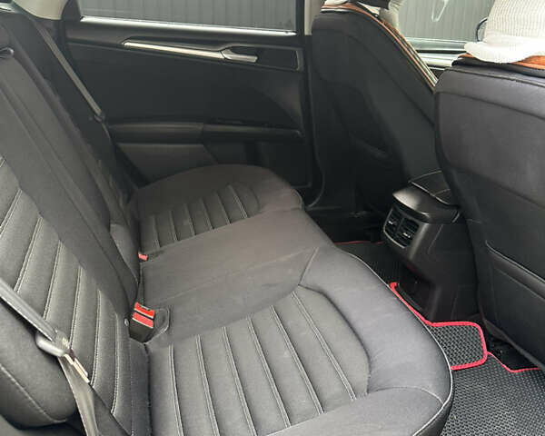 Серый Форд Фьюжн, объемом двигателя 2.5 л и пробегом 227 тыс. км за 8800 $, фото 8 на Automoto.ua