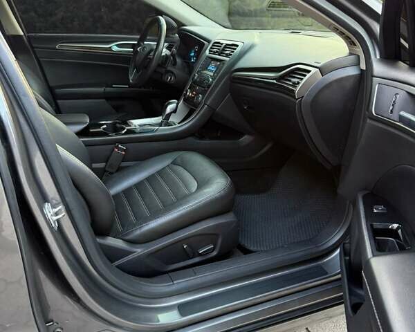 Серый Форд Фьюжн, объемом двигателя 2 л и пробегом 175 тыс. км за 9800 $, фото 4 на Automoto.ua