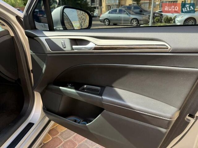 Сірий Форд Фьюжен, об'ємом двигуна 2 л та пробігом 152 тис. км за 11499 $, фото 51 на Automoto.ua