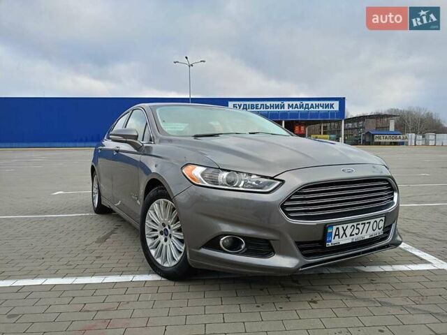 Сірий Форд Фьюжен, об'ємом двигуна 2 л та пробігом 225 тис. км за 9200 $, фото 4 на Automoto.ua