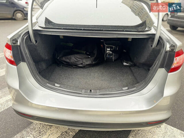 Серый Форд Фьюжн, объемом двигателя 2.49 л и пробегом 221 тыс. км за 8900 $, фото 12 на Automoto.ua