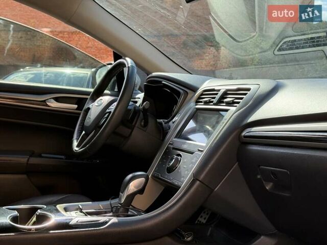 Сірий Форд Фьюжен, об'ємом двигуна 2 л та пробігом 152 тис. км за 11499 $, фото 41 на Automoto.ua