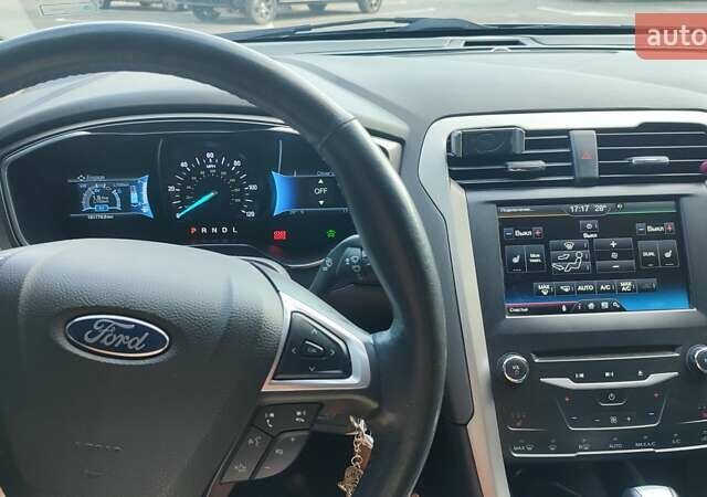 Серый Форд Фьюжн, объемом двигателя 2 л и пробегом 197 тыс. км за 12500 $, фото 5 на Automoto.ua