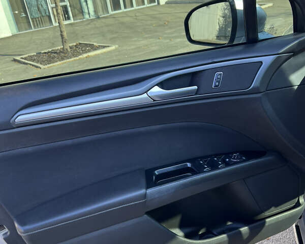 Серый Форд Фьюжн, объемом двигателя 2.5 л и пробегом 275 тыс. км за 9000 $, фото 8 на Automoto.ua