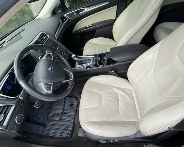 Сірий Форд Фьюжен, об'ємом двигуна 2 л та пробігом 214 тис. км за 13300 $, фото 4 на Automoto.ua