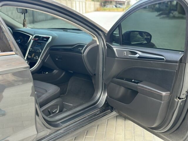 Серый Форд Фьюжн, объемом двигателя 2 л и пробегом 160 тыс. км за 8450 $, фото 6 на Automoto.ua