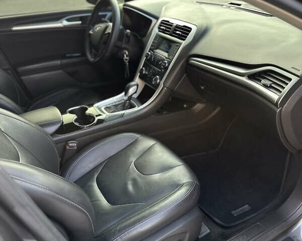 Серый Форд Фьюжн, объемом двигателя 2.49 л и пробегом 207 тыс. км за 10500 $, фото 6 на Automoto.ua