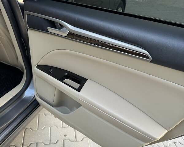 Сірий Форд Фьюжен, об'ємом двигуна 1.5 л та пробігом 170 тис. км за 9100 $, фото 23 на Automoto.ua