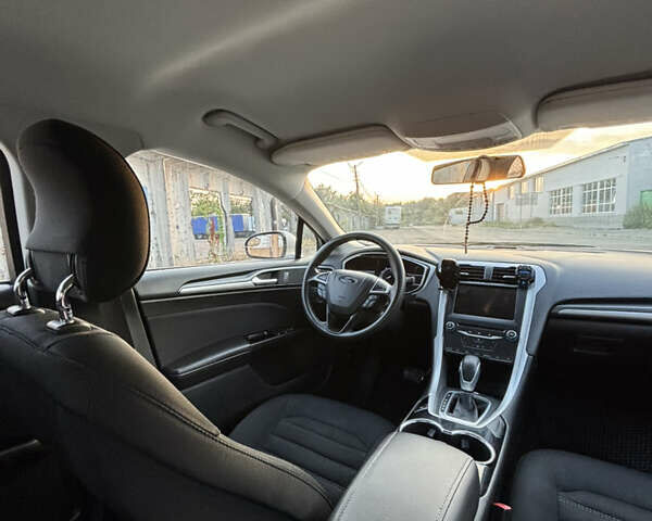 Серый Форд Фьюжн, объемом двигателя 2.5 л и пробегом 300 тыс. км за 8500 $, фото 7 на Automoto.ua