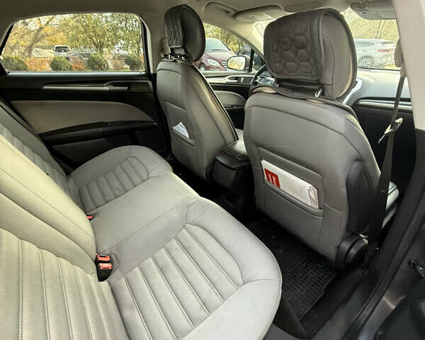 Серый Форд Фьюжн, объемом двигателя 2 л и пробегом 253 тыс. км за 10200 $, фото 5 на Automoto.ua