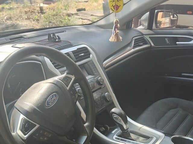 Серый Форд Фьюжн, объемом двигателя 2.5 л и пробегом 380 тыс. км за 8900 $, фото 5 на Automoto.ua