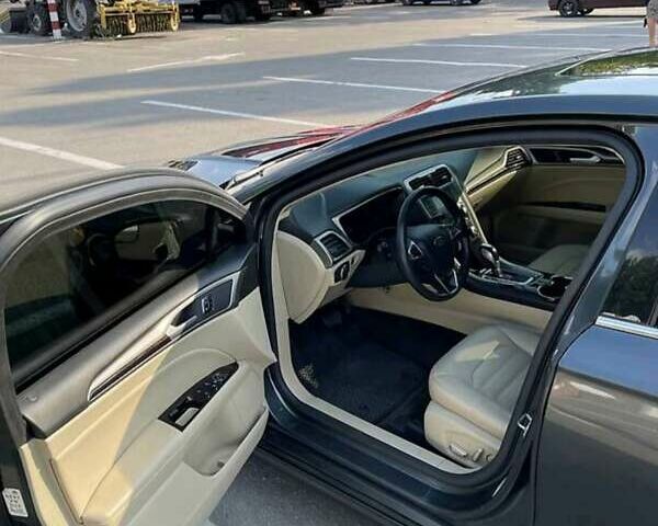 Серый Форд Фьюжн, объемом двигателя 2 л и пробегом 190 тыс. км за 10000 $, фото 6 на Automoto.ua