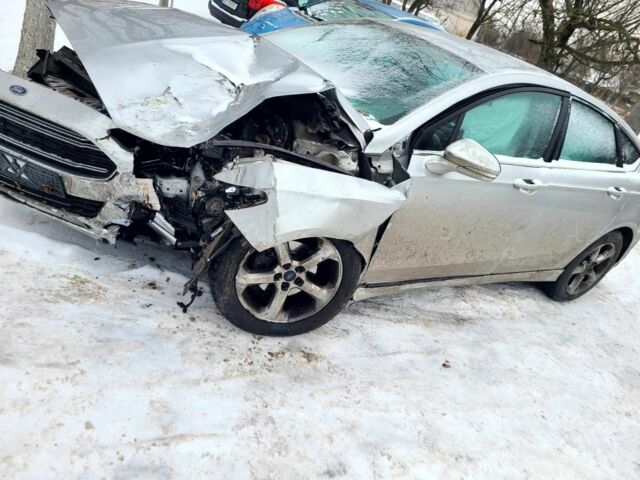 Серый Форд Фьюжн, объемом двигателя 2.5 л и пробегом 165 тыс. км за 2700 $, фото 6 на Automoto.ua