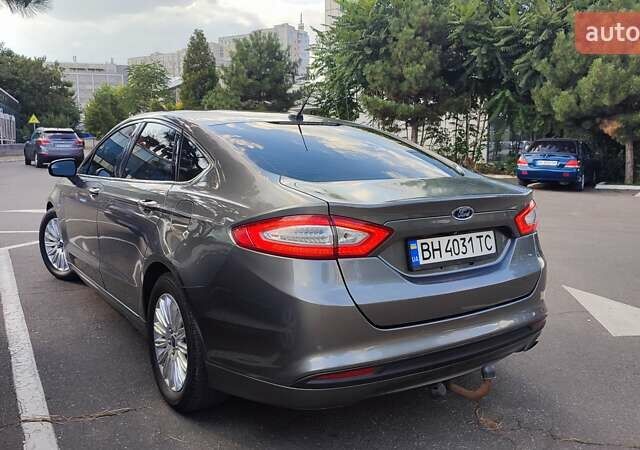 Серый Форд Фьюжн, объемом двигателя 2 л и пробегом 197 тыс. км за 12500 $, фото 4 на Automoto.ua