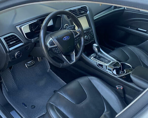 Серый Форд Фьюжн, объемом двигателя 2 л и пробегом 188 тыс. км за 10800 $, фото 7 на Automoto.ua