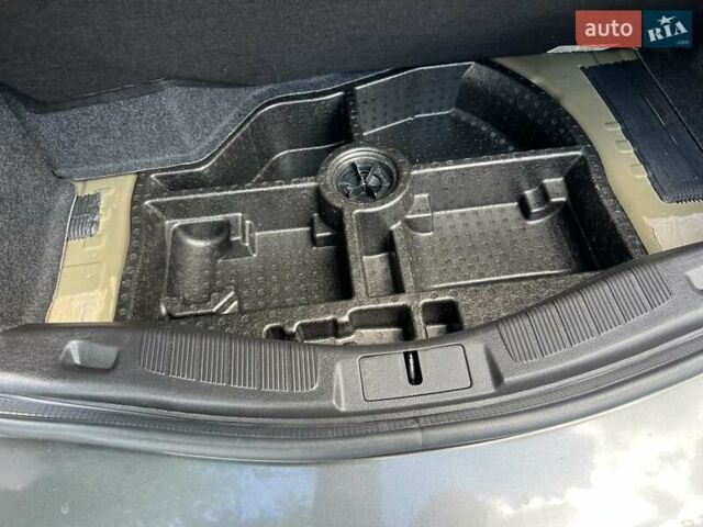 Сірий Форд Фьюжен, об'ємом двигуна 2 л та пробігом 187 тис. км за 12499 $, фото 27 на Automoto.ua