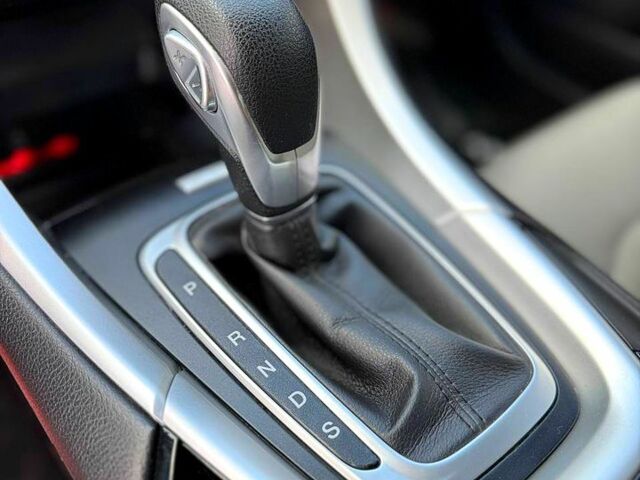 Серый Форд Фьюжн, объемом двигателя 2.5 л и пробегом 140 тыс. км за 10500 $, фото 4 на Automoto.ua