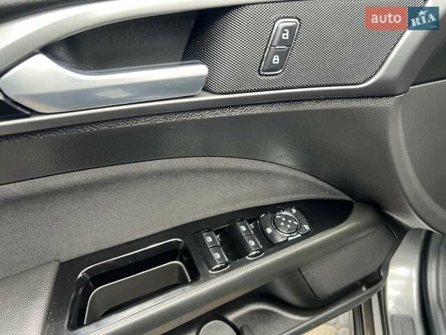Сірий Форд Фьюжен, об'ємом двигуна 2 л та пробігом 187 тис. км за 12499 $, фото 16 на Automoto.ua