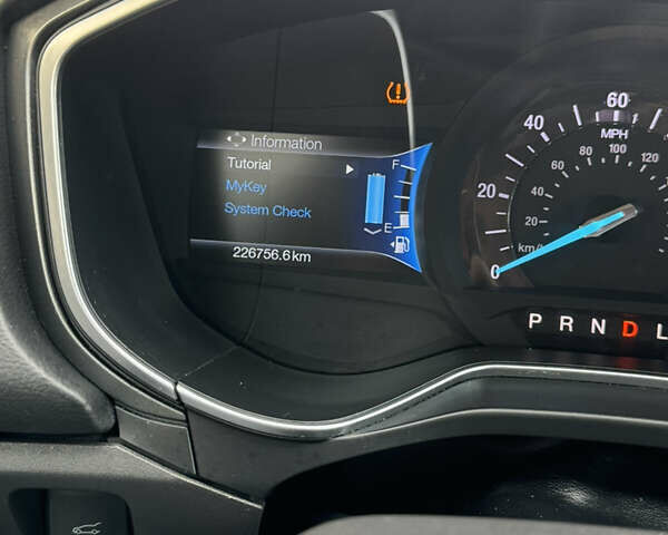 Серый Форд Фьюжн, объемом двигателя 2 л и пробегом 226 тыс. км за 11275 $, фото 19 на Automoto.ua